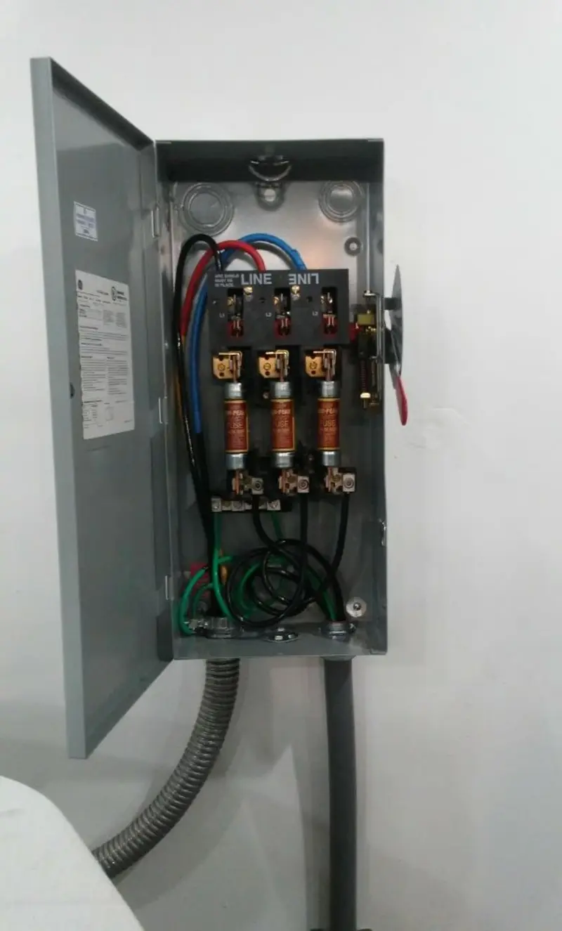 Three-phase disconnect switch installed for Smoke Detector Installation in North Londonderry